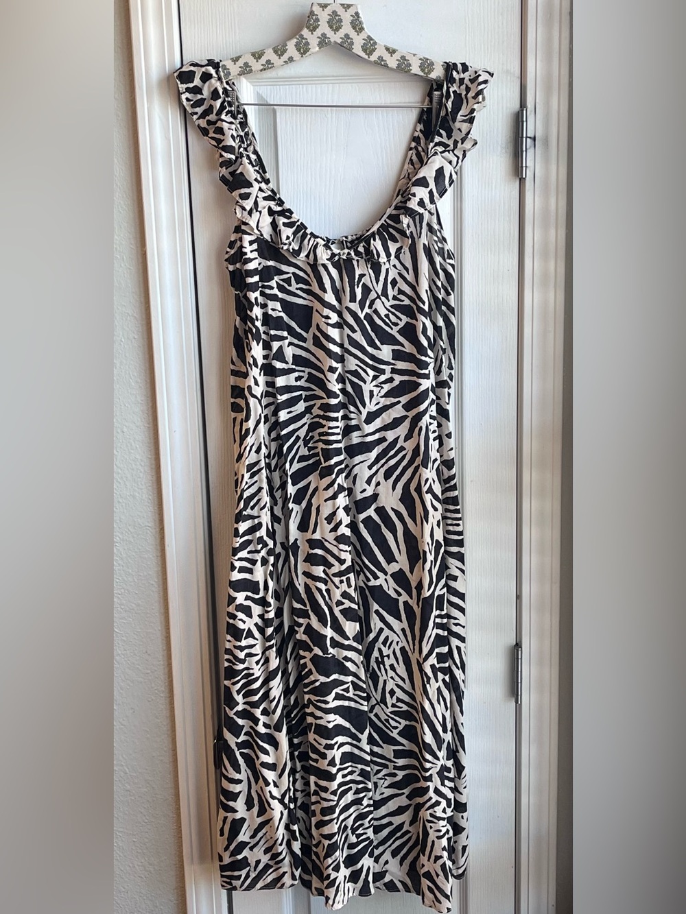 H&M Abstract Zebra Print Flounce Trimmed Maxi Dress Black Cream Size S